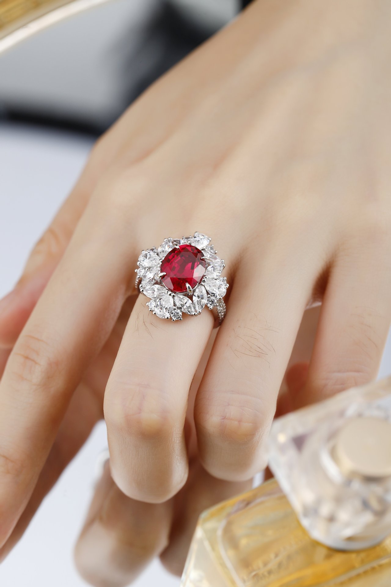 How Long Will Moissanite Jewelry Last?(Image2) 培育红宝石戒指1.jpg