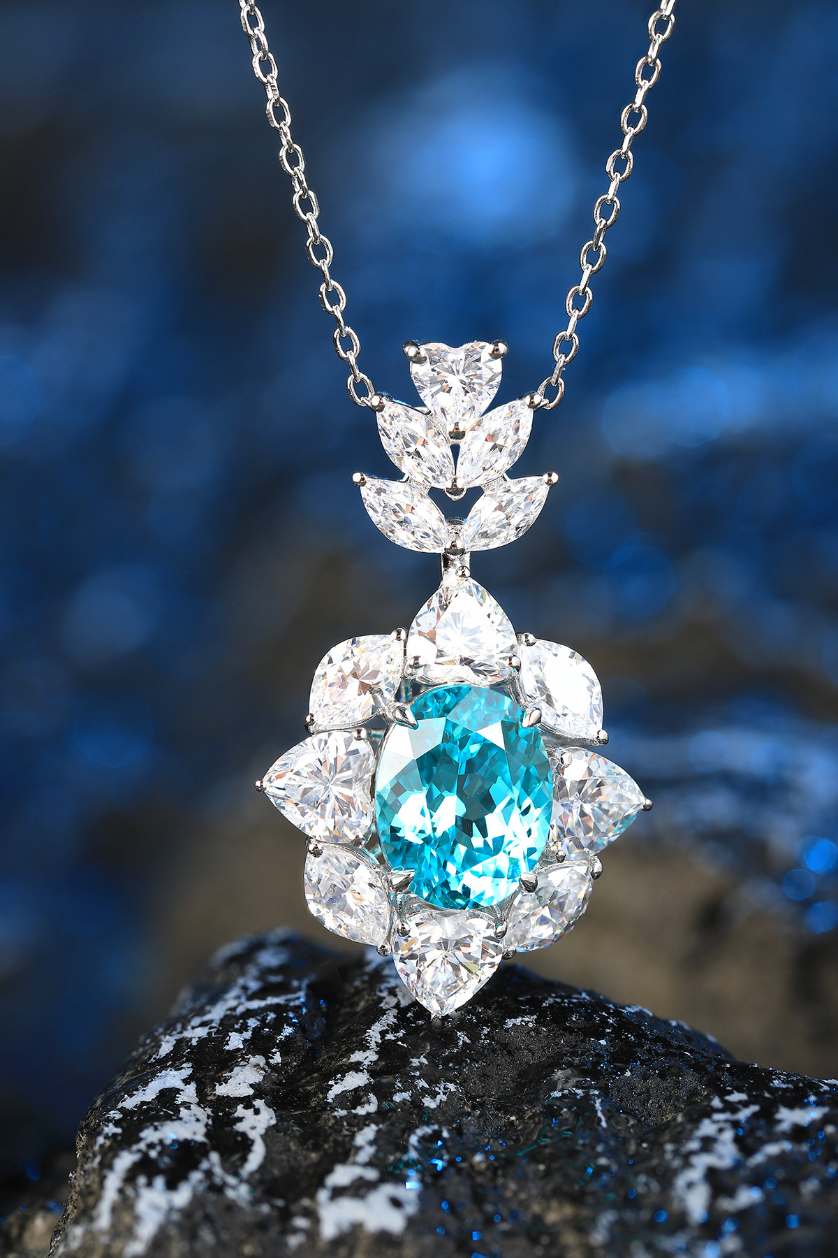 Choosing the Right Metal for Lab Grown Diamond Ring Settings(Image2) 培育帕拉伊巴项链.jpg