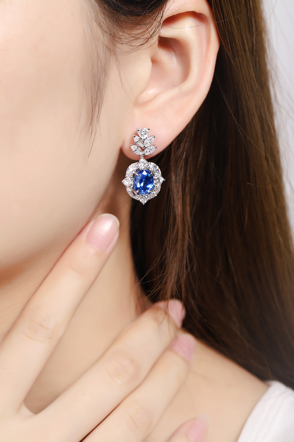 Moissanite Stone Color & Clarity Guide: Complete Buying Guide(Image2) 培育钴尖晶耳环-.jpg