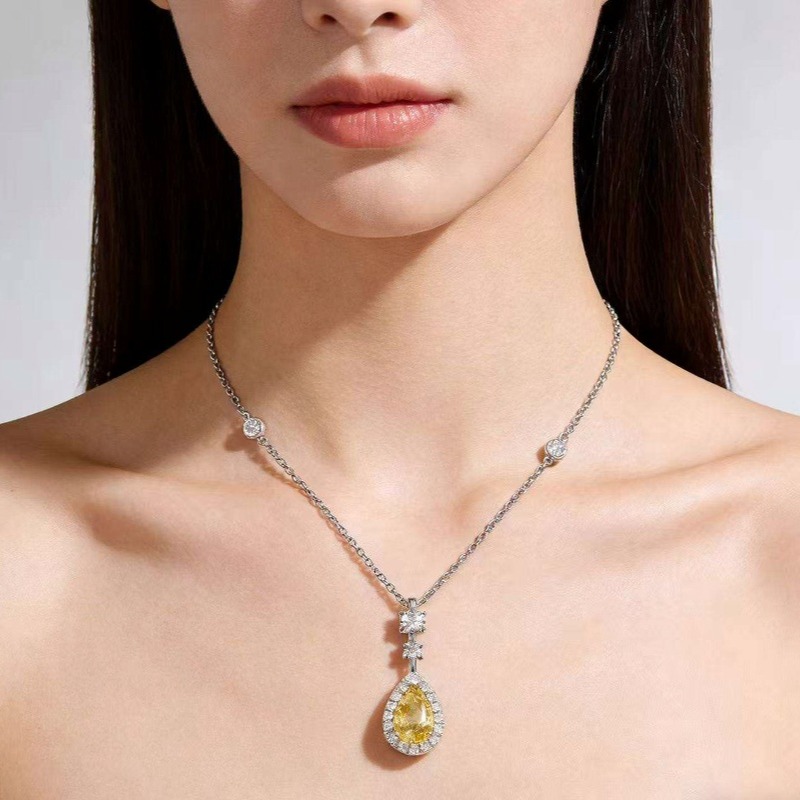 18K Gold 1CT Pear Cut La